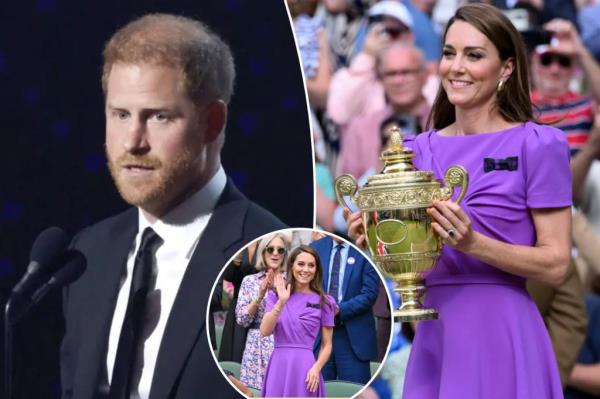 Princess of Wales, Catherine, presenting the trophy to the winner at Wimbledon Tennis Champio<em></em>nship 2024