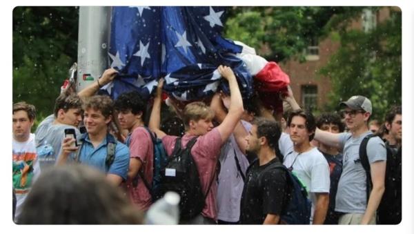 A group of University of North Carolina students defended the American flag after it was removed by anti-Israeli protesters.