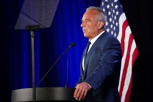 Independent presidential candidate Robert F. Kennedy Jr. makes an announcement on the future of his campaign in Phoenix, Arizona, U.S. August 23, 2024.